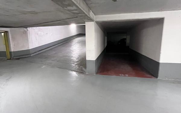 Stationnement à louer
