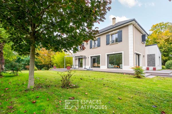 Maison d’architecte avec jardin, en lisière de forêt