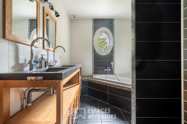 Maison d’architecte avec jardin, en lisière de forêt