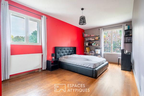 Maison d’architecte avec jardin, en lisière de forêt