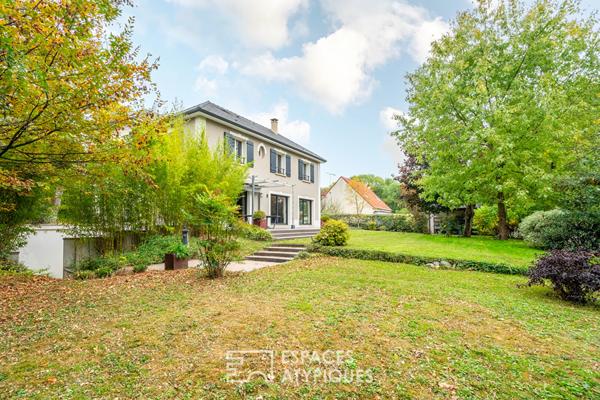 Maison d’architecte avec jardin, en lisière de forêt