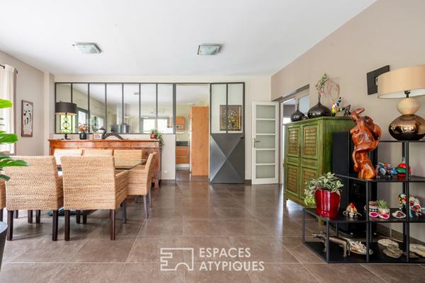 Maison d’architecte avec jardin, en lisière de forêt