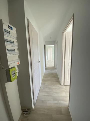 Location                                                      Appartement
                        
                     3 pièces                      67 m2                     à Saint-Quentin