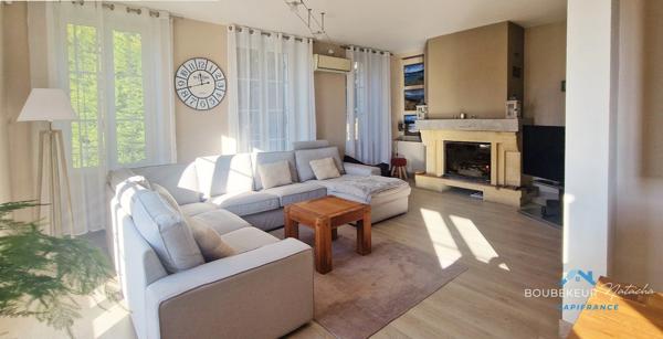 Propriété à Beaumontois-en-Périgord (24): maison 9p, 190 m2, gîte 94m2, local commercial+ piscine + terrain 9000 m2