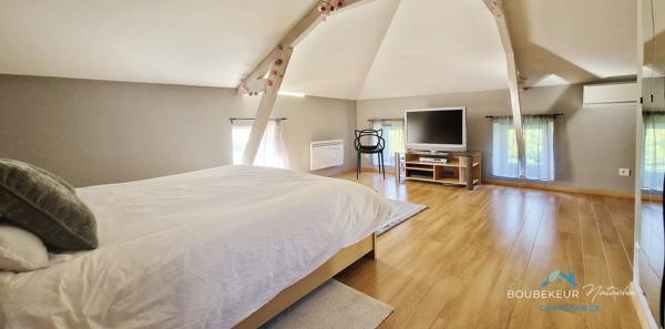 Propriété à Beaumontois-en-Périgord (24): maison 9p, 190 m2, gîte 94m2, local commercial+ piscine + terrain 9000 m2