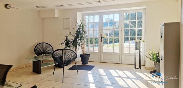 Propriété à Beaumontois-en-Périgord (24): maison 9p, 190 m2, gîte 94m2, local commercial+ piscine + terrain 9000 m2