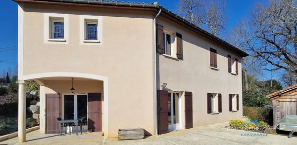 Propriété à Beaumontois-en-Périgord (24): maison 9p, 190 m2, gîte 94m2, local commercial+ piscine + terrain 9000 m2