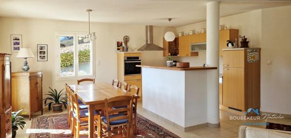 Propriété à Beaumontois-en-Périgord (24): maison 9p, 190 m2, gîte 94m2, local commercial+ piscine + terrain 9000 m2