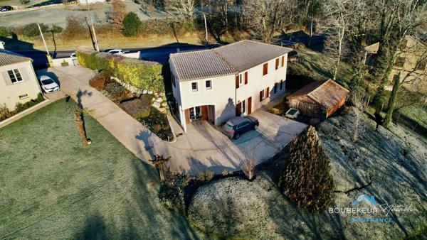 Propriété à Beaumontois-en-Périgord (24): maison 9p, 190 m2, gîte 94m2, local commercial+ piscine + terrain 9000 m2