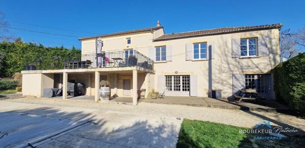 Propriété à Beaumontois-en-Périgord (24): maison 9p, 190 m2, gîte 94m2, local commercial+ piscine + terrain 9000 m2