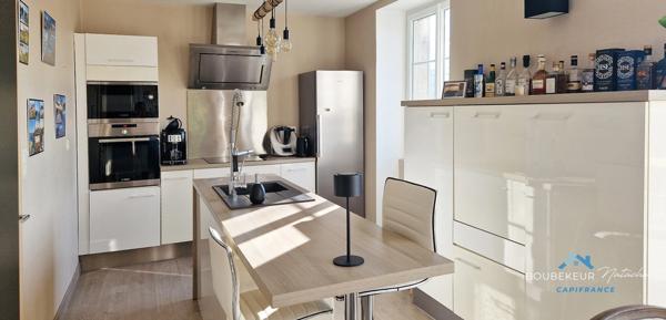 Propriété à Beaumontois-en-Périgord (24): maison 9p, 190 m2, gîte 94m2, local commercial+ piscine + terrain 9000 m2