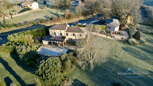 Propriété à Beaumontois-en-Périgord (24): maison 9p, 190 m2, gîte 94m2, local commercial+ piscine + terrain 9000 m2