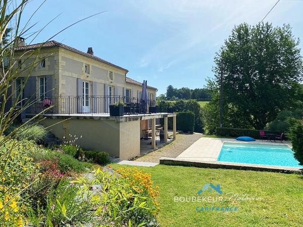 Propriété à Beaumontois-en-Périgord (24): maison 9p, 190 m2, gîte 94m2, local commercial+ piscine + terrain 9000 m2
