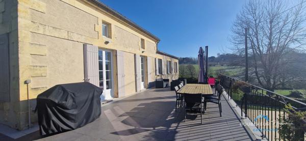 Propriété à Beaumontois-en-Périgord (24): maison 9p, 190 m2, gîte 94m2, local commercial+ piscine + terrain 9000 m2