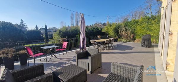 Propriété à Beaumontois-en-Périgord (24): maison 9p, 190 m2, gîte 94m2, local commercial+ piscine + terrain 9000 m2