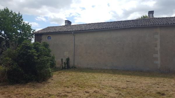 Maison (Ancienne école à rénover)  acces rapide N10 ANGOULEME POITIERS.