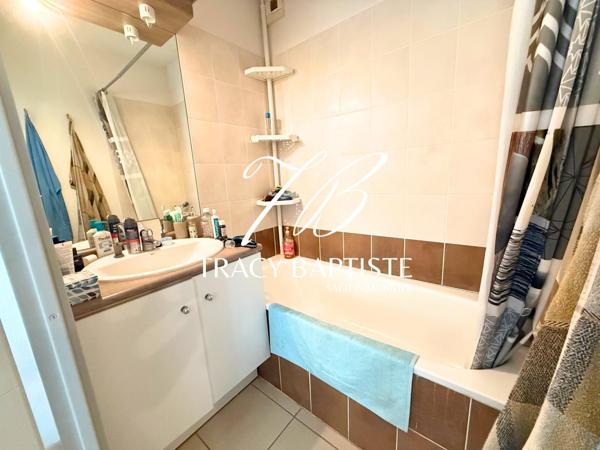 Appartement T2 avec ascenseur et stationnement privatif