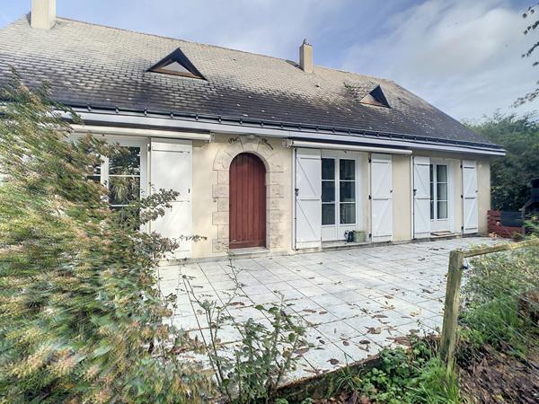 Maison de plain-pied au calme à Étriché