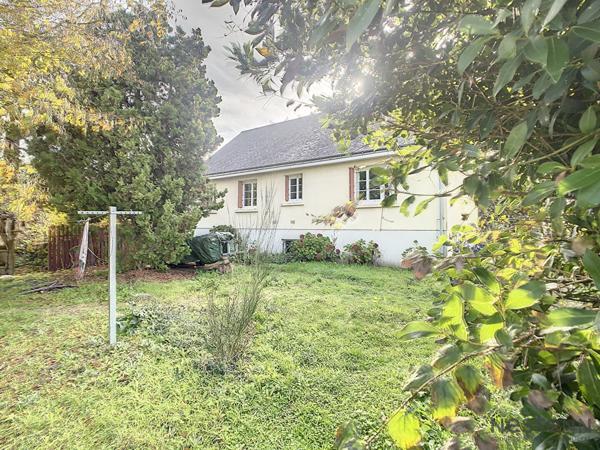 Maison de plain-pied au calme à Étriché