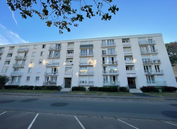 Appartement
         3 pièces
        - 63 m² 136 500 € *