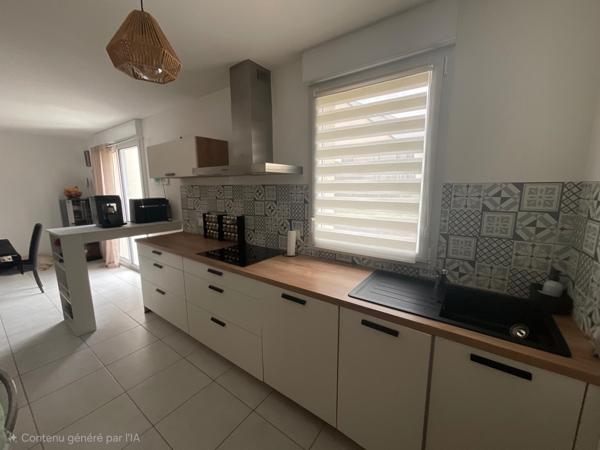 Très bonne maison de 2024, parfaite pour une famille. Dans une ville grandissante et un lotissement paisible.