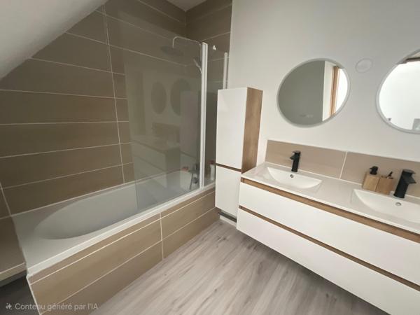 Très bonne maison de 2024, parfaite pour une famille. Dans une ville grandissante et un lotissement paisible.