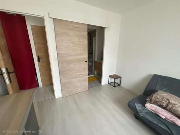 Très bonne maison de 2024, parfaite pour une famille. Dans une ville grandissante et un lotissement paisible.