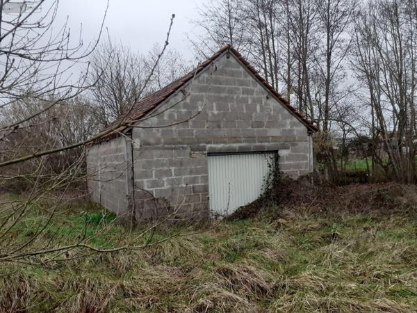 Garage - Parking à vendre à Mézeray dans la Sarthe (72270), ref : 023/2053