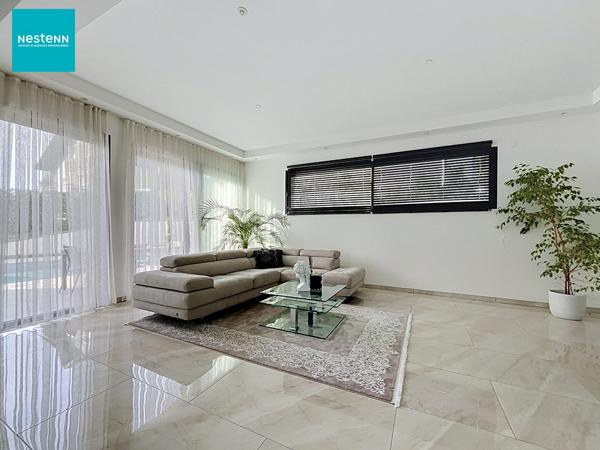 EPAGNY METZ-TESSY _ Maison contemporaine de 175 m², avec piscine, jardin et sous-sol complet avec garage, à vendre