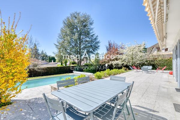 Maison à CHARBONNIERES-LES-BAINS, 69260 - 7 pièces 200m²
