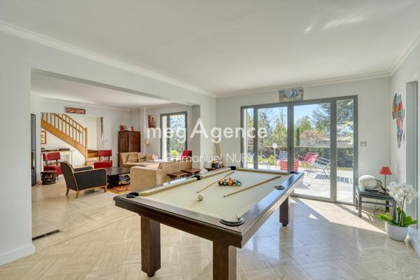 Maison à CHARBONNIERES-LES-BAINS, 69260 - 7 pièces 200m²
