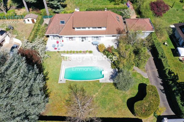 Maison à CHARBONNIERES-LES-BAINS, 69260 - 7 pièces 200m²