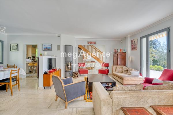 Maison à CHARBONNIERES-LES-BAINS, 69260 - 7 pièces 200m²