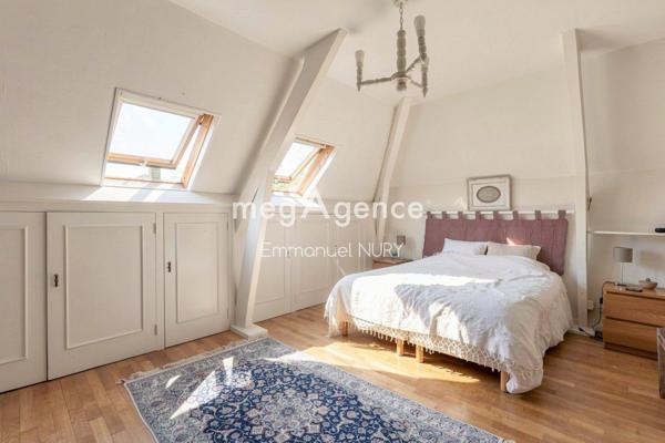 Maison à CHARBONNIERES-LES-BAINS, 69260 - 7 pièces 200m²