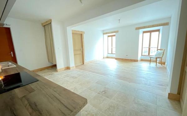 Appartement à louer    3 pièces •  Largentière