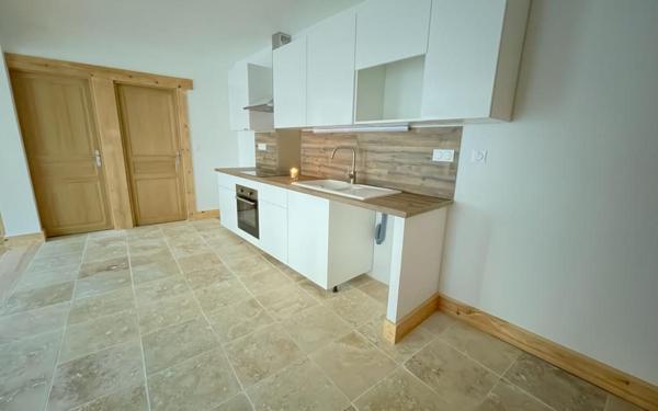 Appartement à louer    3 pièces •  Largentière