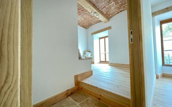 Appartement à louer    3 pièces •  Largentière