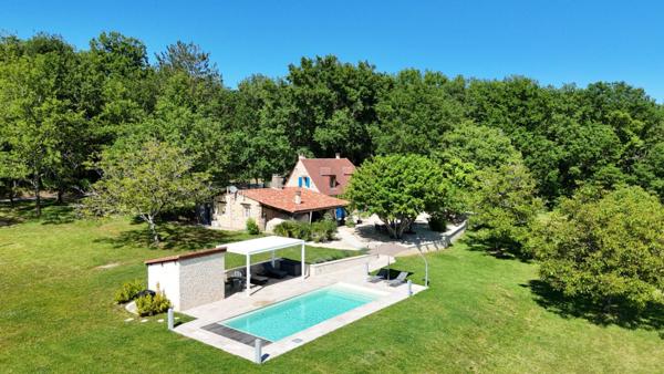 Belle maison en pierre sur 19 ha de terrain