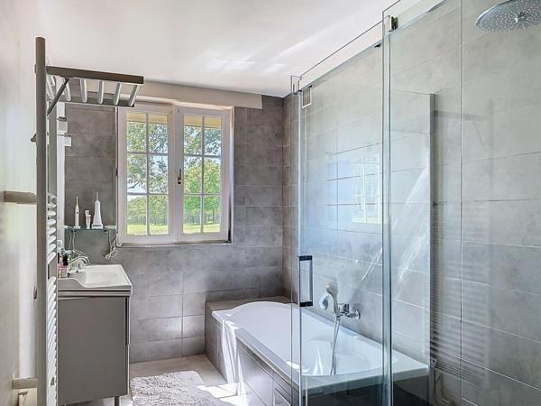 Belle maison en pierre sur 19 ha de terrain