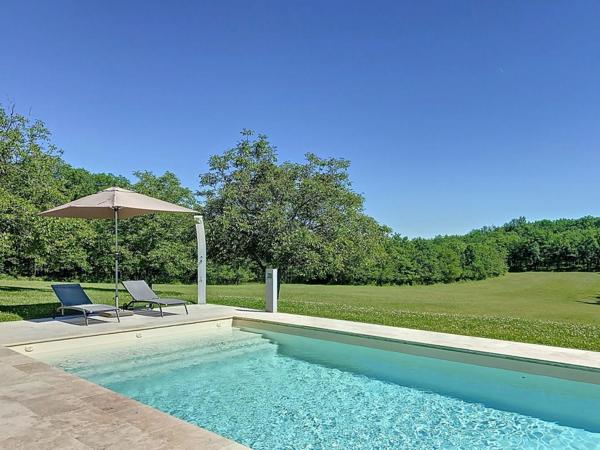 Belle maison en pierre sur 19 ha de terrain