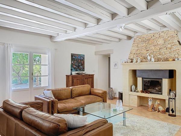 Belle maison en pierre sur 19 ha de terrain