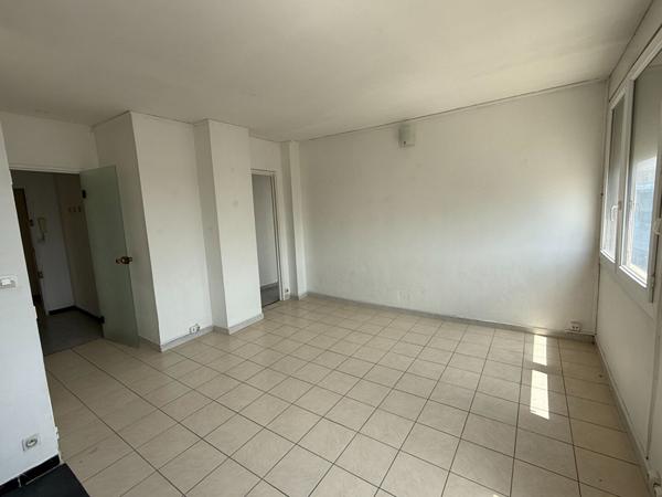 APPARTEMENT DE TYPE 3 - VUE ETANG