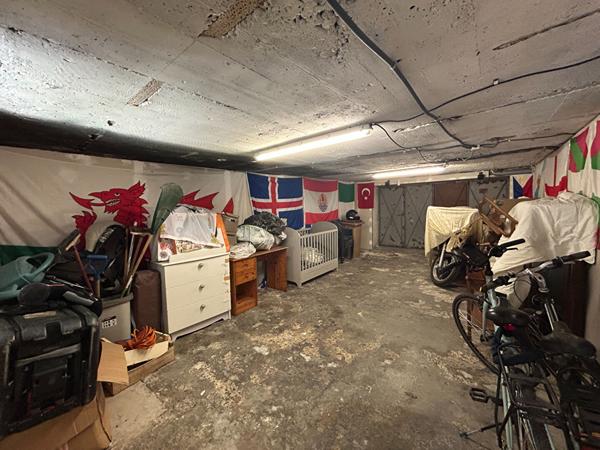 Maison 93m² rénovée avec jardin, 2 Chambres, Mezzanine, Bureau et Grand Garage