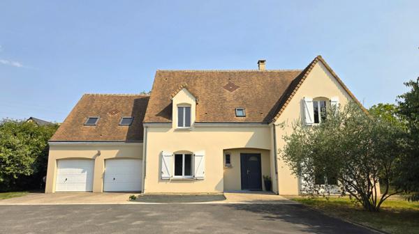 Maison familiale récente La Croix Georgette avec 4 chambres, double garage, jardin et dépendance