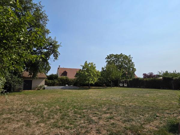 Maison familiale récente La Croix Georgette avec 4 chambres, double garage, jardin et dépendance