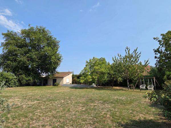 Maison familiale récente La Croix Georgette avec 4 chambres, double garage, jardin et dépendance