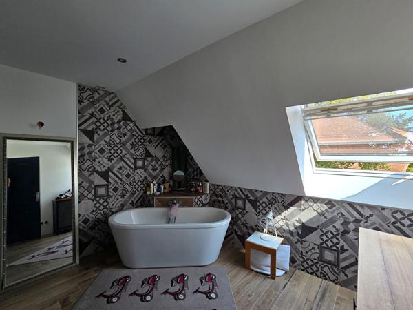 Maison familiale récente La Croix Georgette avec 4 chambres, double garage, jardin et dépendance