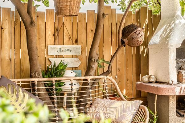 Propriété double sur la plage des Chalets : duplex panoramique et dépendance