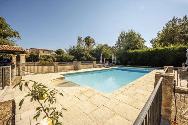 Charmante Villa avec des finitions haut de gamme à vendre au Rouret