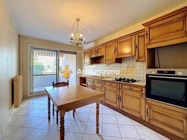 Vente                                                      Appartement
                        
                     4 pièces                      79 m2                     à La Verpillière